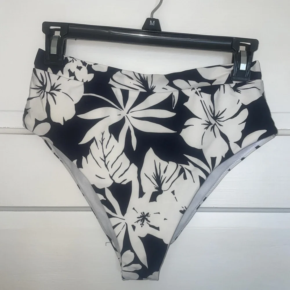 Two Piece Bathing Suit Bikini Cheeky Bottoms Hawaiian Floral‎ Dark Blue White